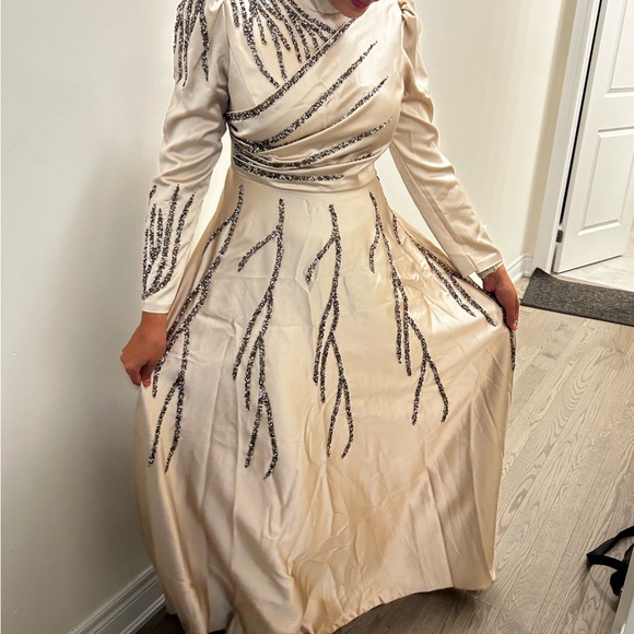 Modest women party dress in Beige with full sleeves - Picture 2 of 5